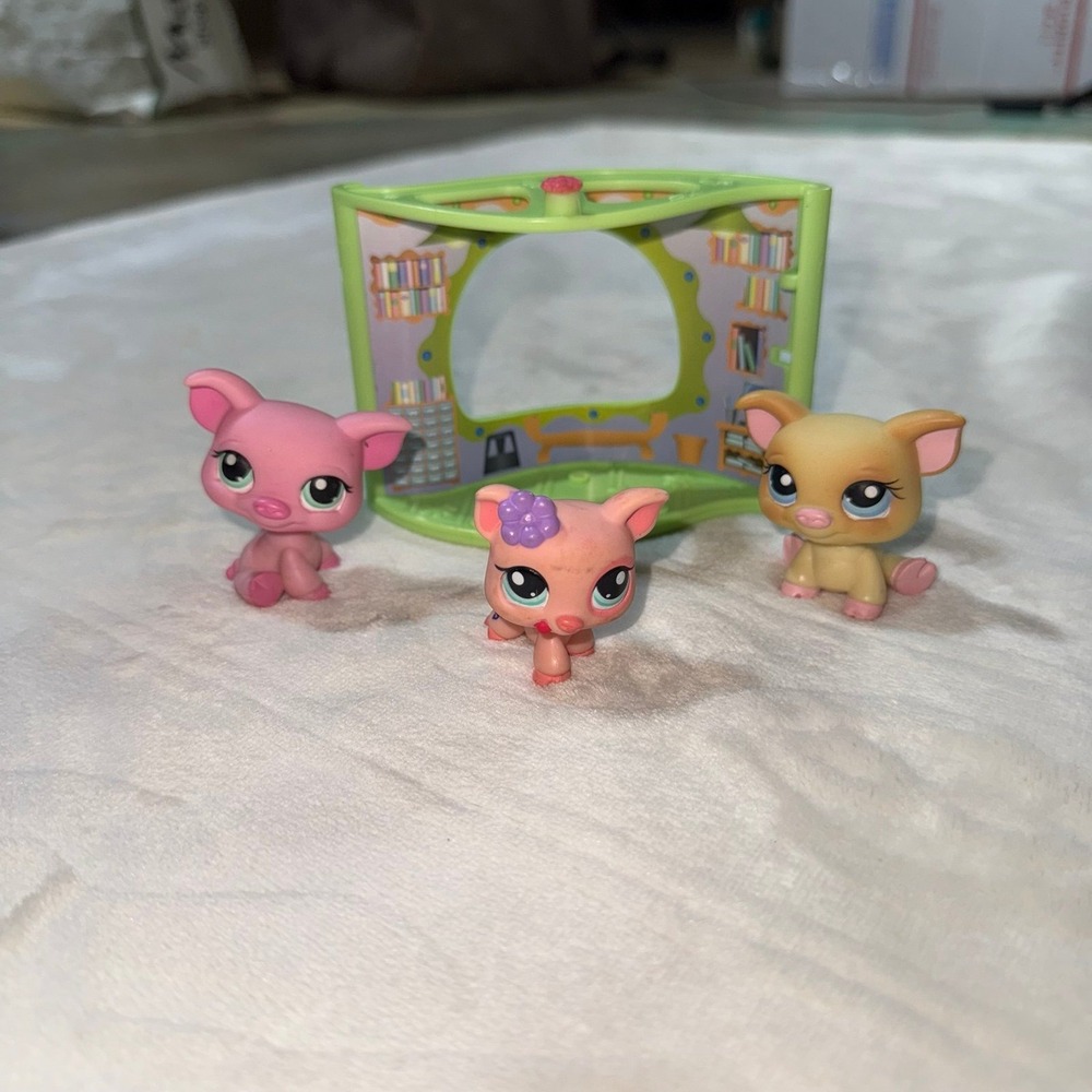 Littlest Pet Shop pig bundle